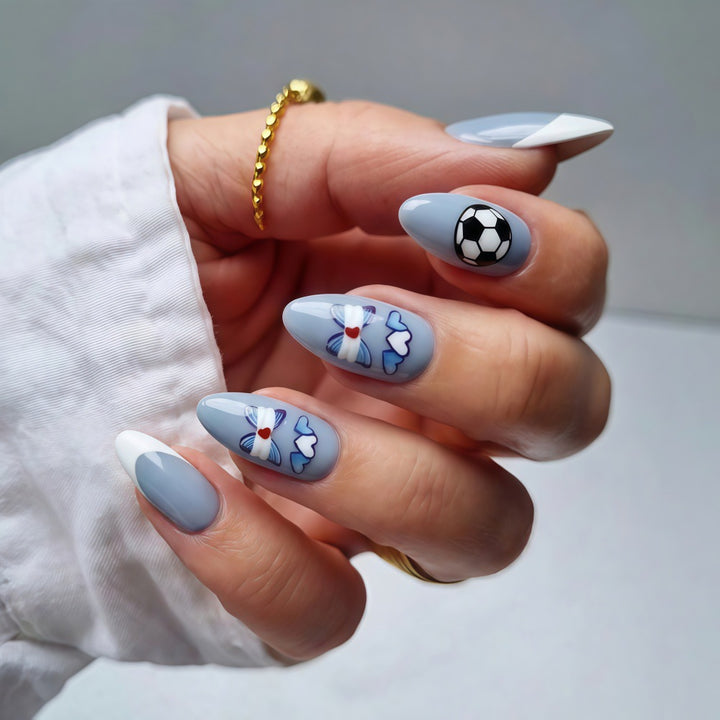 Sporty artificial nails with soccer motif Kalsten