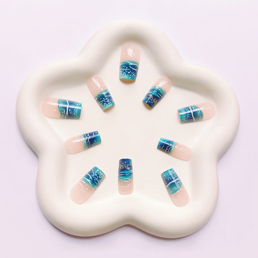 Nail art with creative ocean waves design Kalsten
