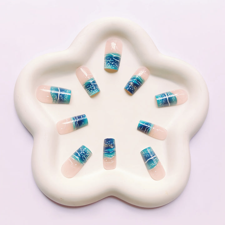 Nail art with creative ocean waves design Kalsten