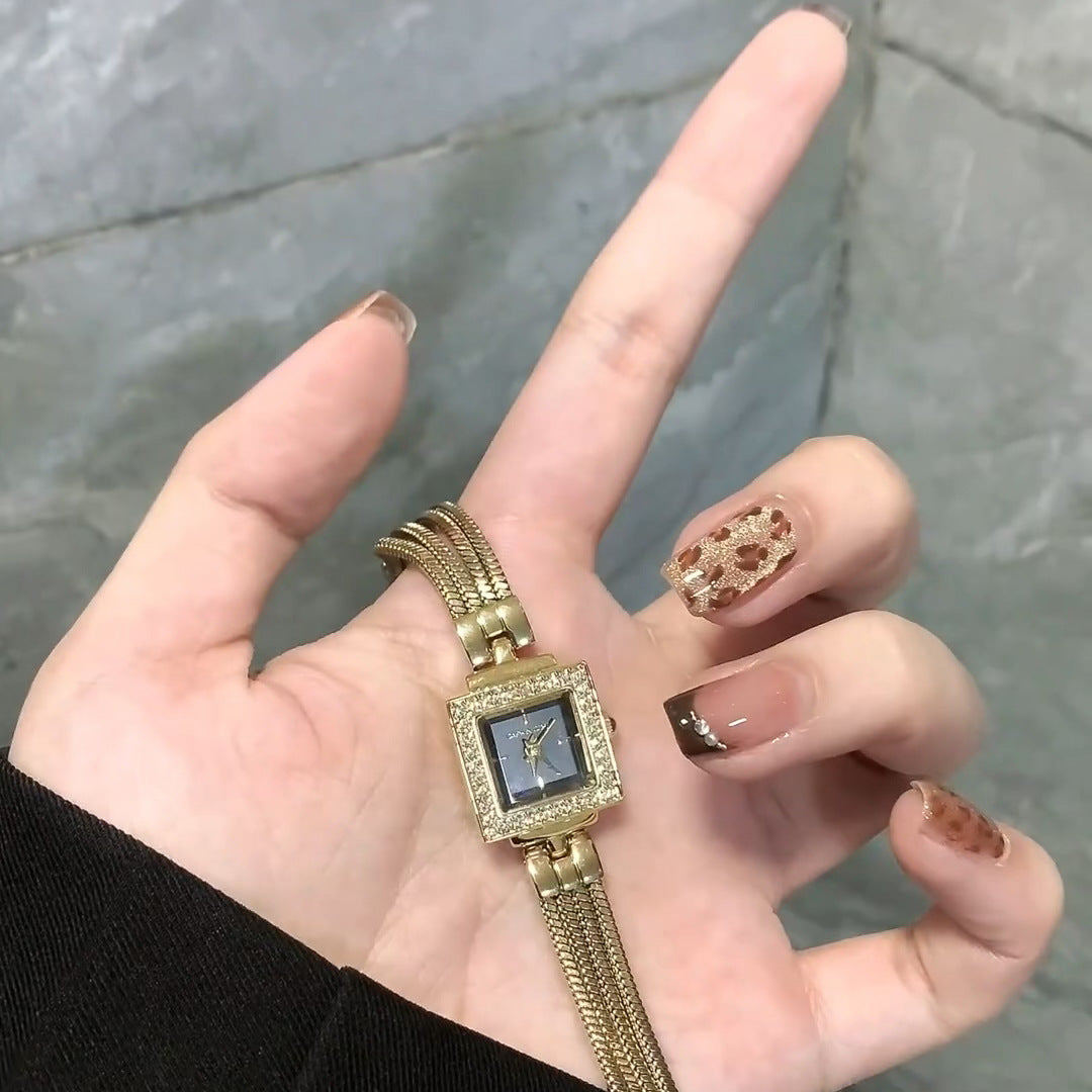 Elegant wristwatch with square dial and luxurious mesh band Kalsten