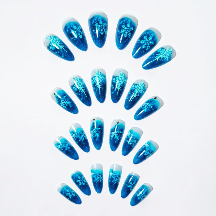 Clear nail design with glitter and snowflake motif Kalsten
