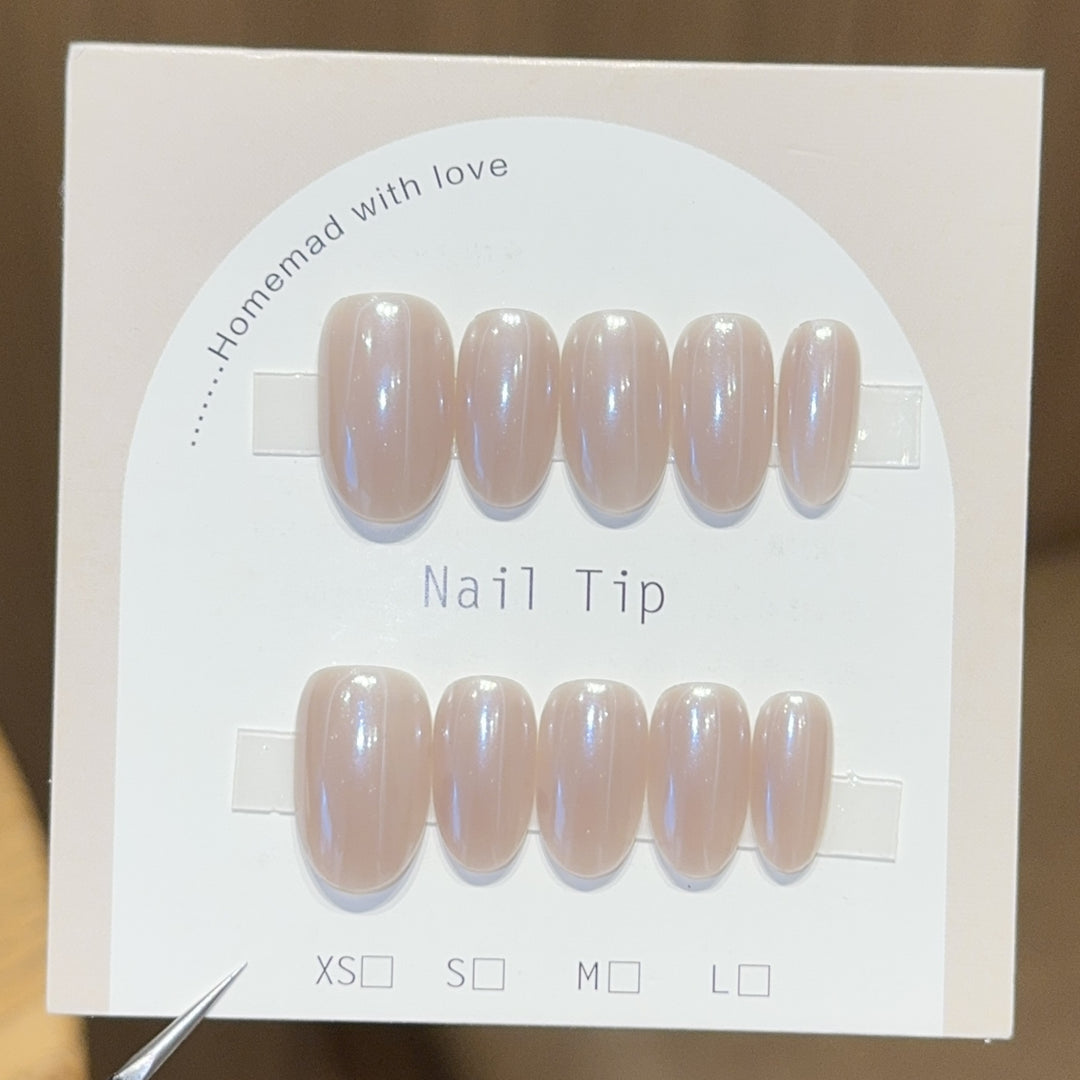 Artificial nails in a timeless elegant design Kalsten
