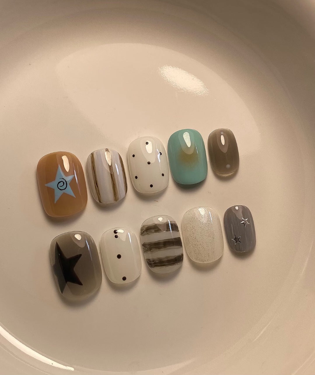 Artistic Press-On Nail Art Set with Star and Grid Designs