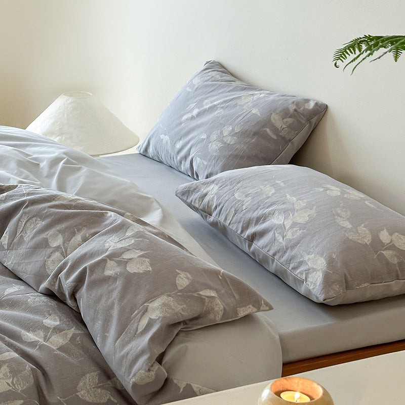 Cotton percale bedding set with natural leaf print and reversible look