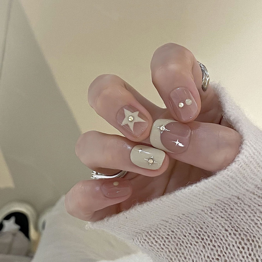 Artificial nails with elegant glitter accents Kalsten