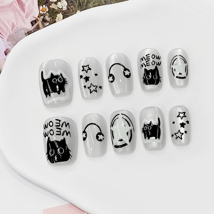 Playful nail art with cat motifs Kalsten