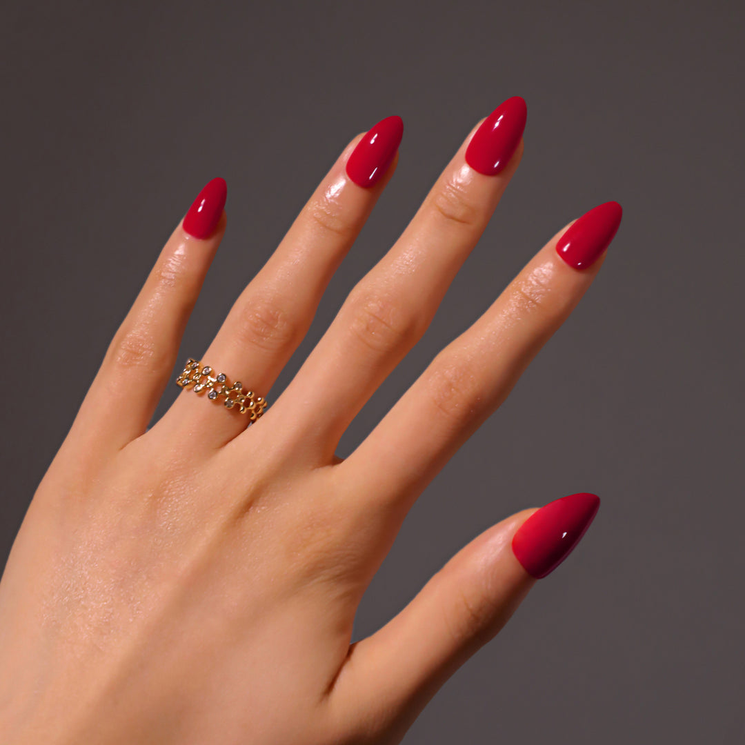Artificial press-on nails in an elegant oval design Kalsten
