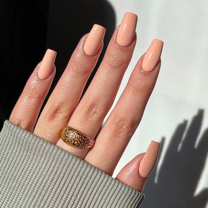 Stylish artificial nails in elegant gloss finish Kalsten