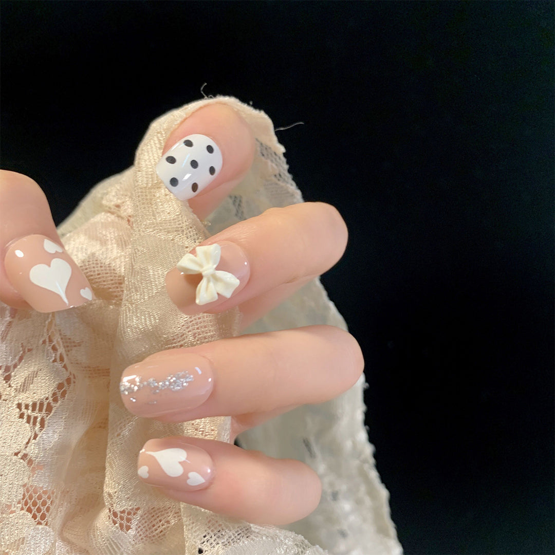 Artful nail art with delicate flower and heart motifs Kalsten