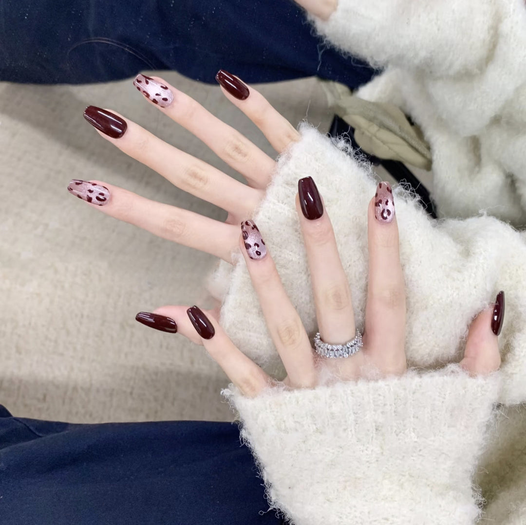 Artificial nails with modern swirl design Kalsten