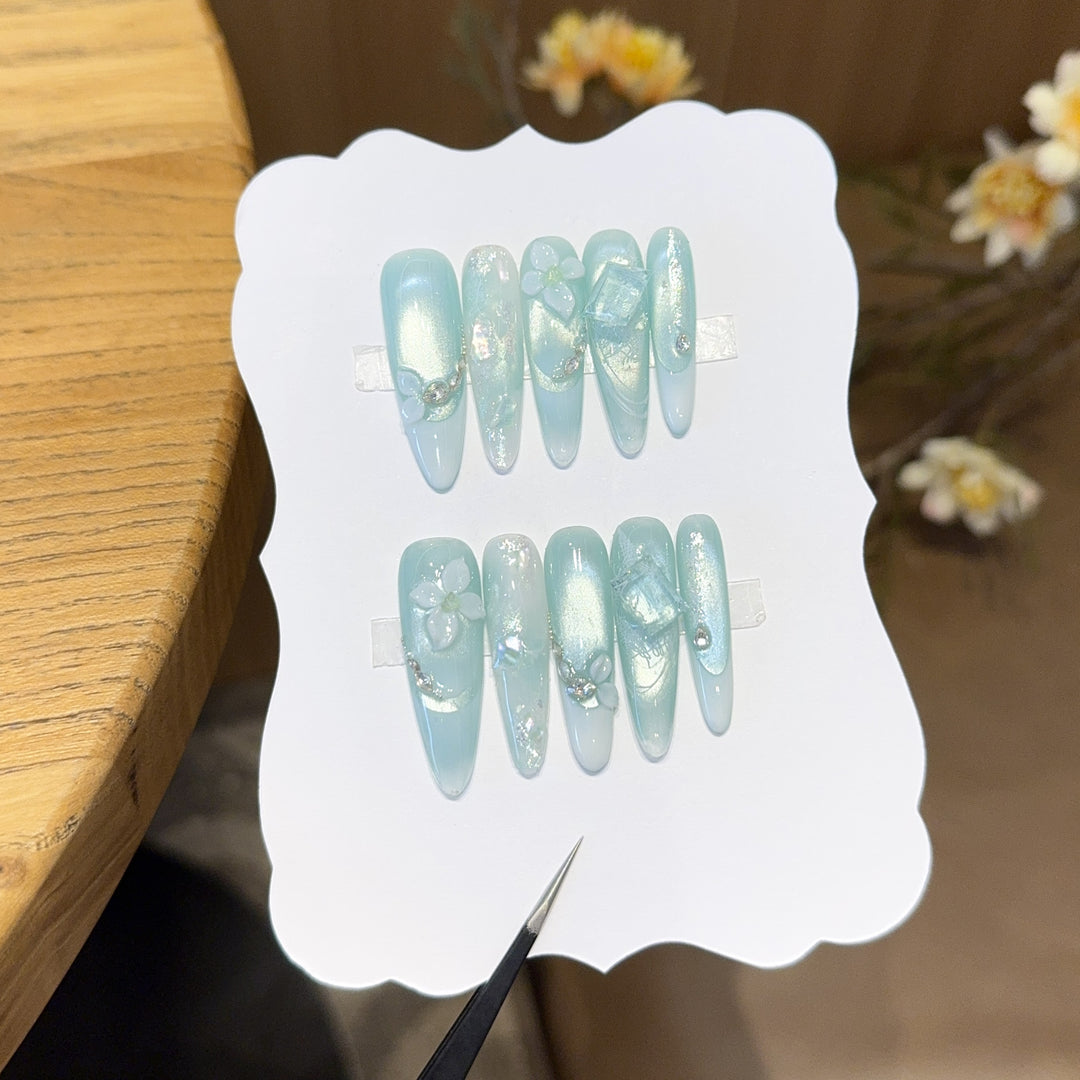 Artificial nails with floral designs and glitter effects Kalsten