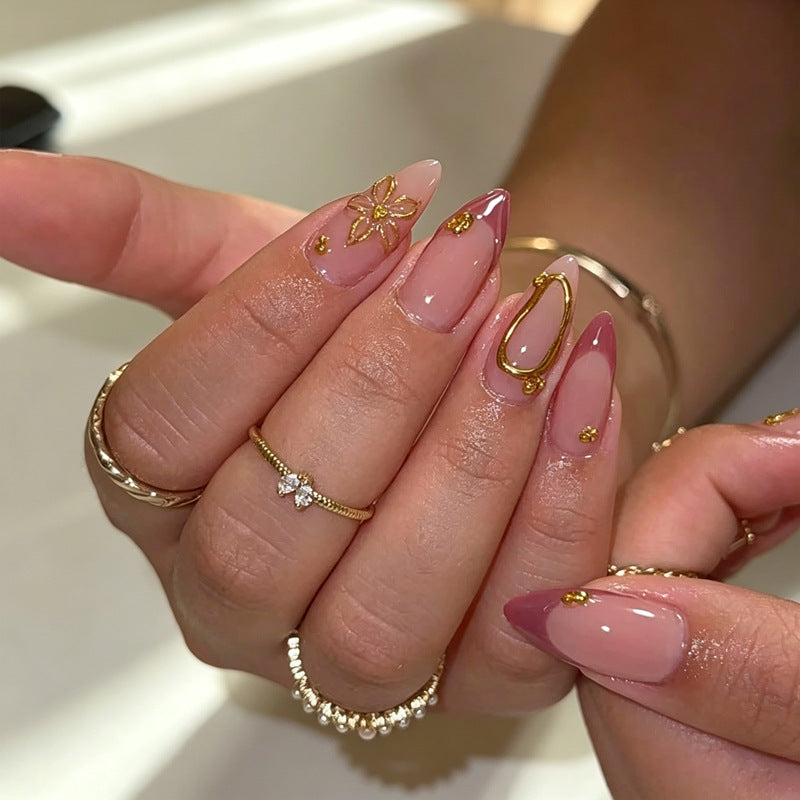 Artful nail tips with delicate gold accents Kalsten
