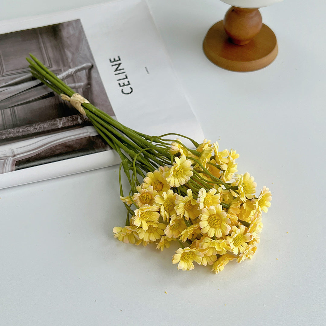 Realistic Daisy Floral Bouquet