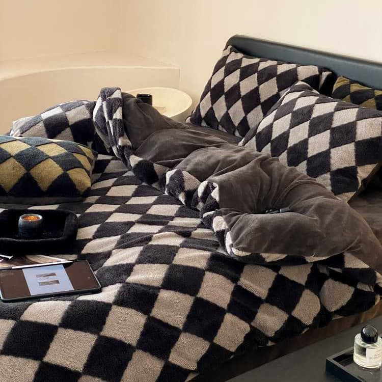 Cozy reversible daybed cover made of microfleece with wide stripes