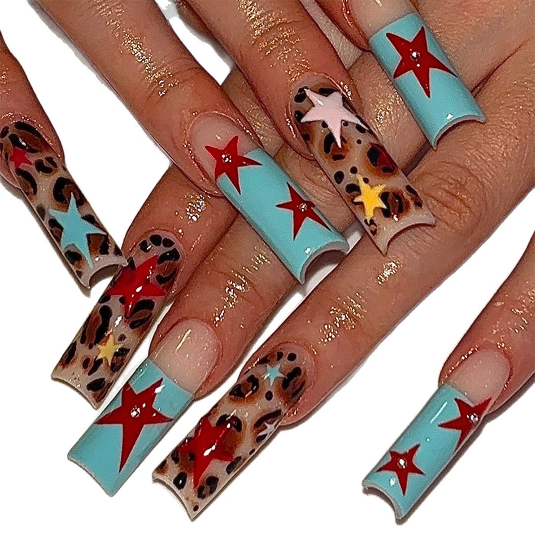 Artificial nails with striking star design Kalsten