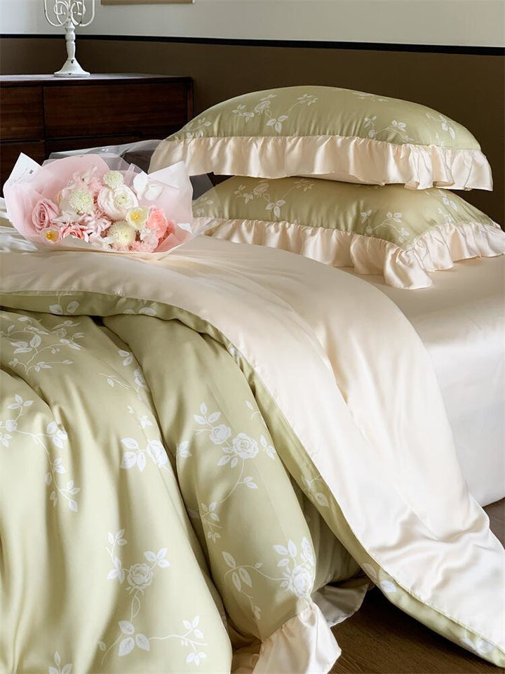 Romantic ruffled bed set made of cotton percale with floral jacquard print