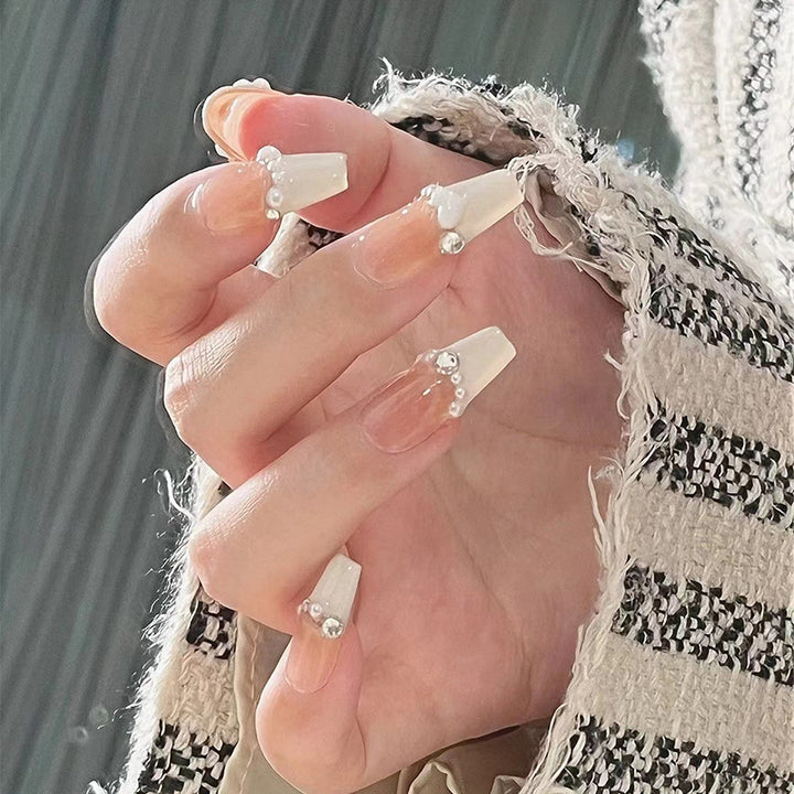 Artful nail extensions with 3D elements Kalsten