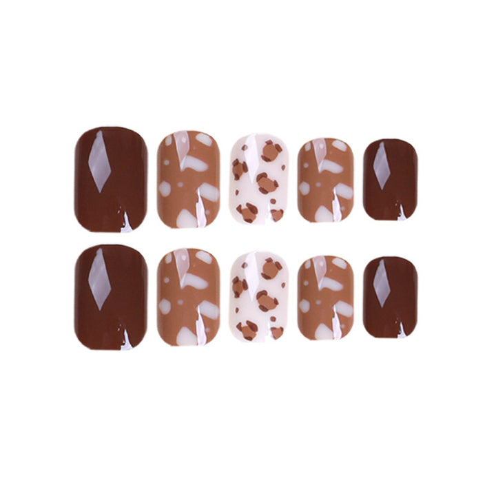 Creative nail art with geometric accents Kalsten