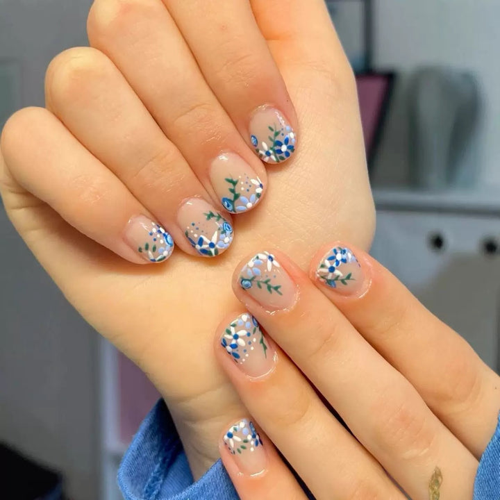 Artificial nail set with elegant floral decorations Kalsten