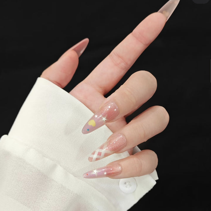 Playful art nails with shimmering designs and 3D applications Kalsten