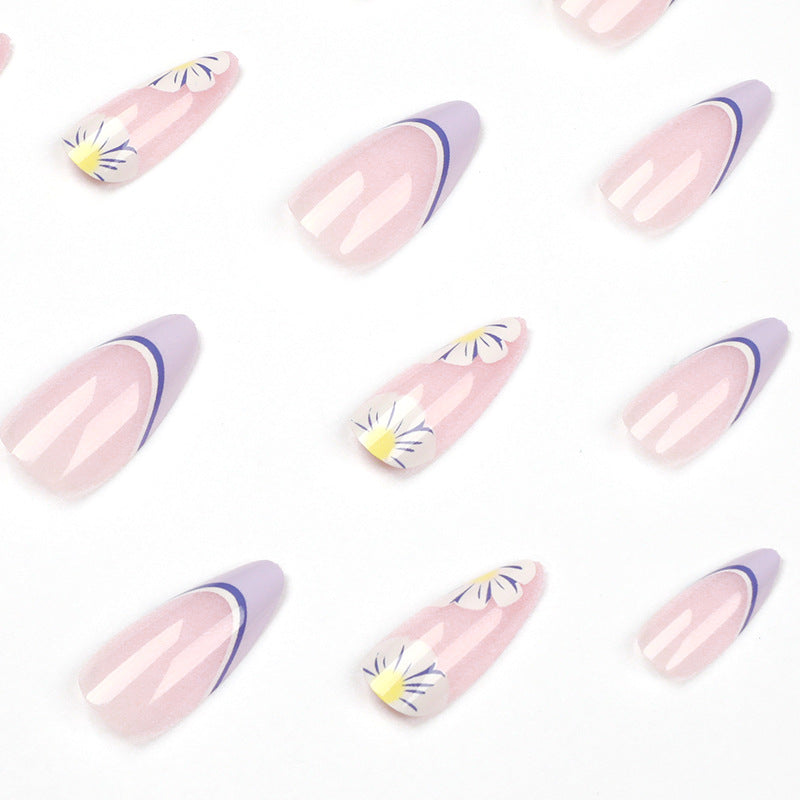 Artistic nail art with flower and ombre effects Kalsten