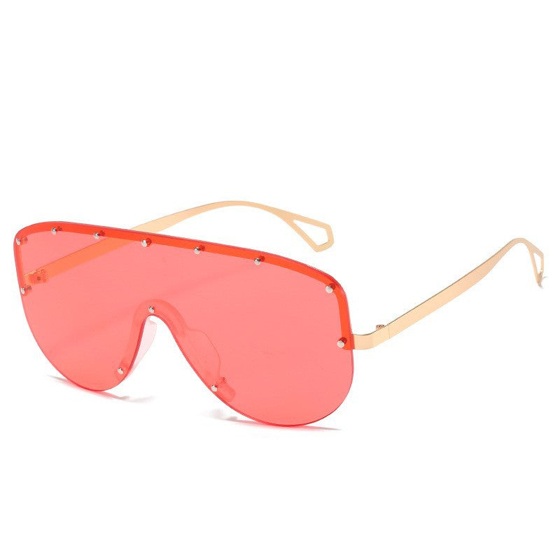 Oversized Shield Sunglasses Modern Look