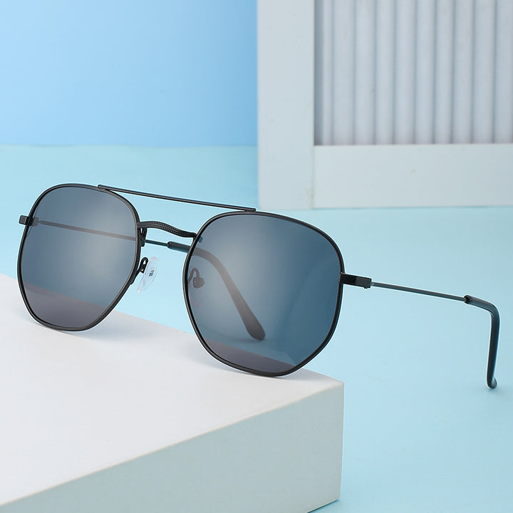 Ladies sunglasses with oval frame and protective gradient lens Kalsten