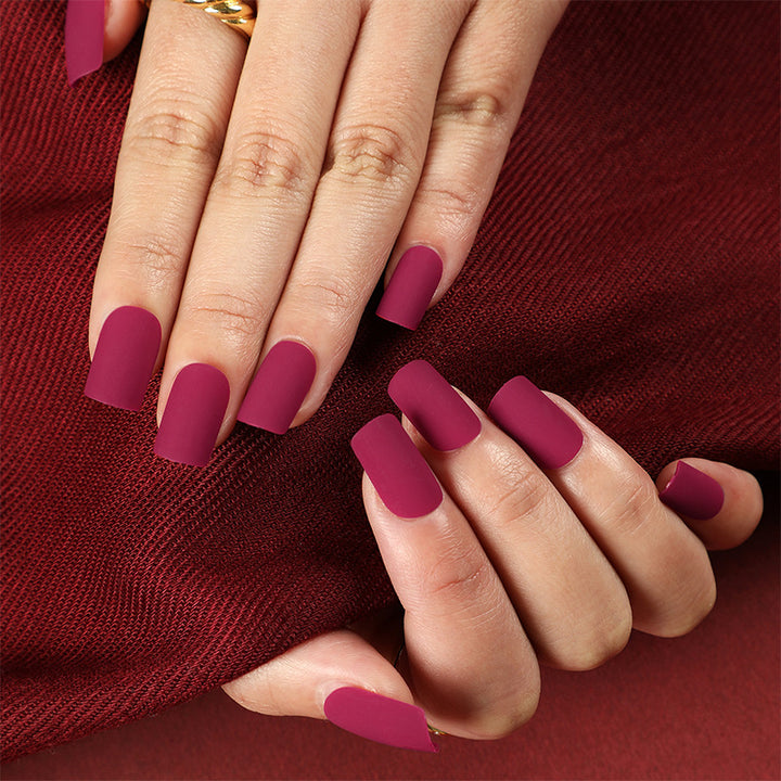 Artificial nails in elegant matte finish Kalsten