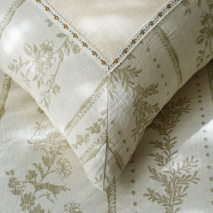 Bedding set with subtle floral stripes made of cotton-linen and hidden zipper