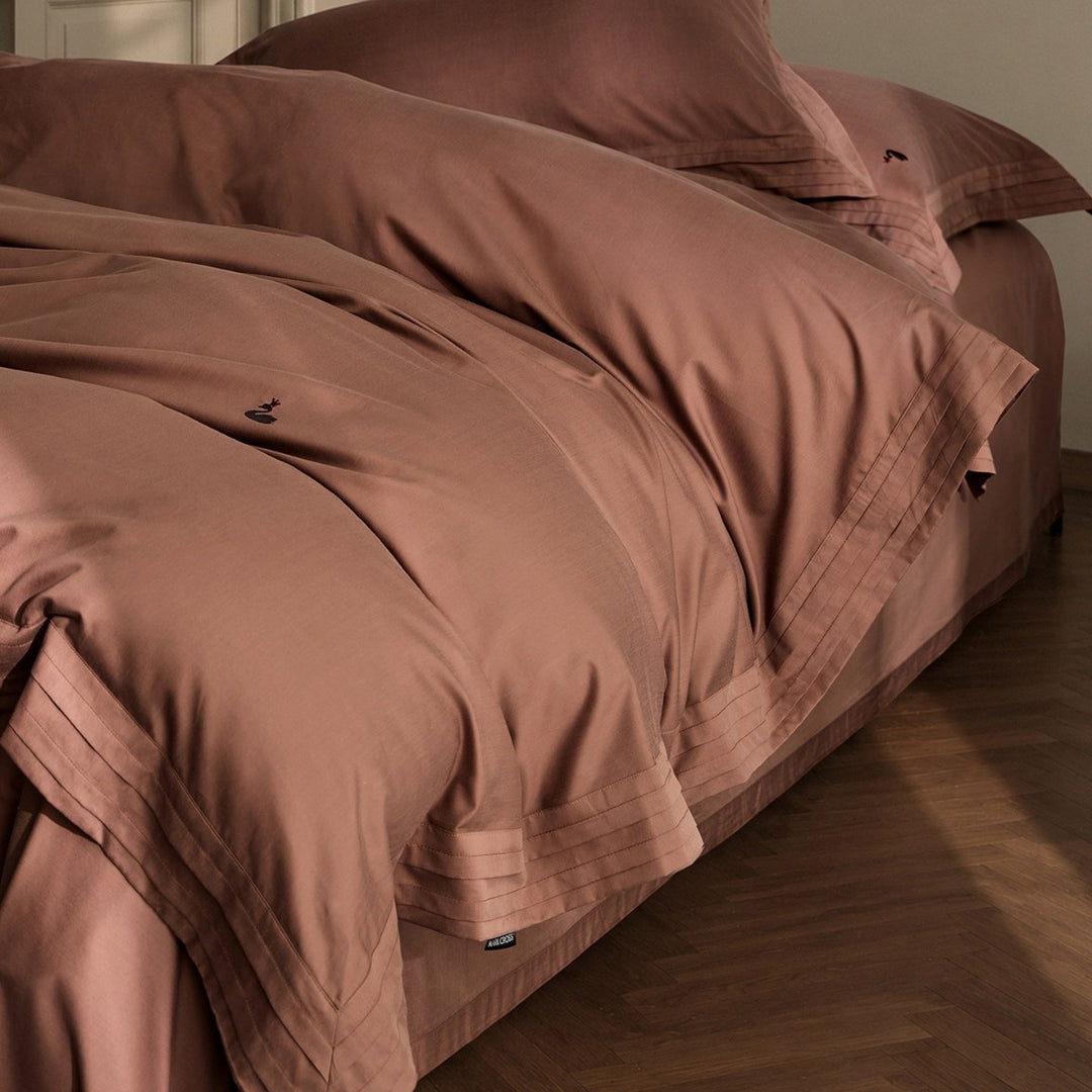 Fine-made duvet cover set made of Mako cotton with subtle monogram embroidery & pleated border