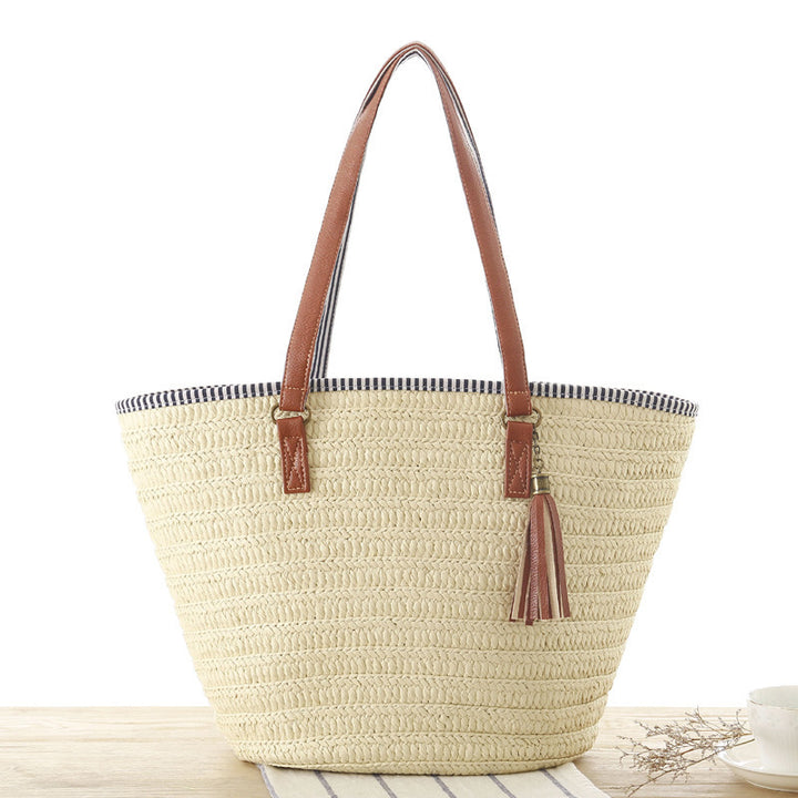 Beach bag made of hand-woven natural material with elegant leather accent Kalsten