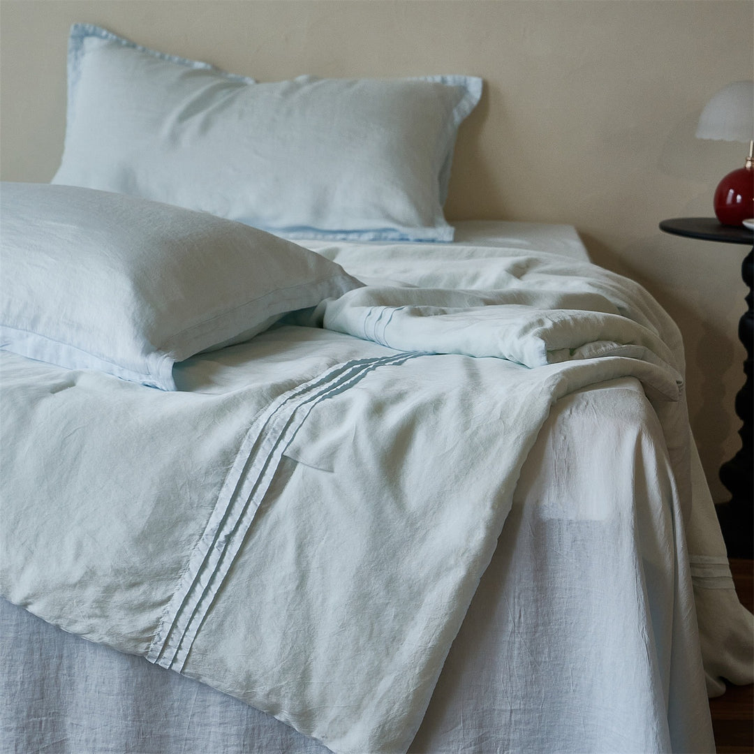 Linen bedding set with fine tucks and washed linen look