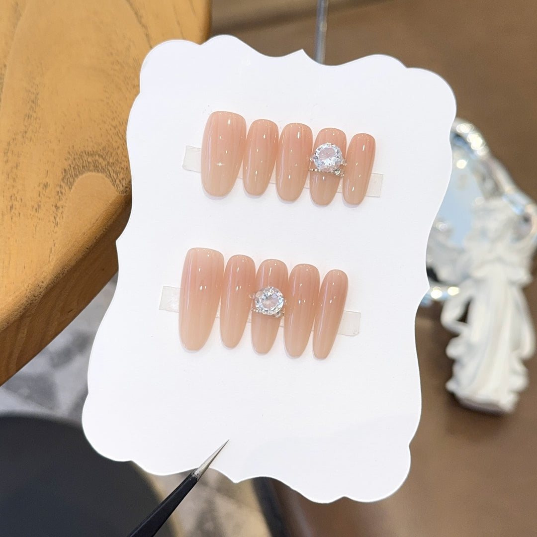 Artificial nails with stylish rhinestone detail Kalsten