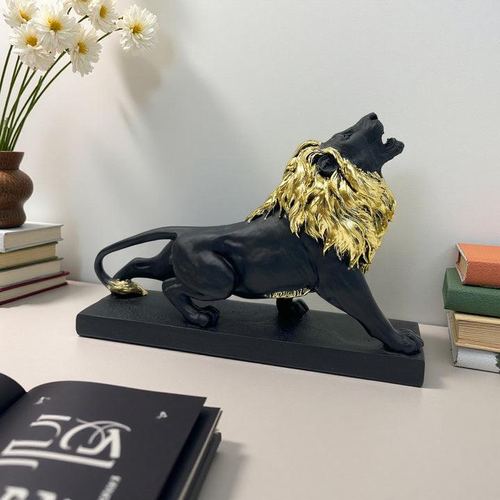 Decorative lion figure with golden details Kalsten