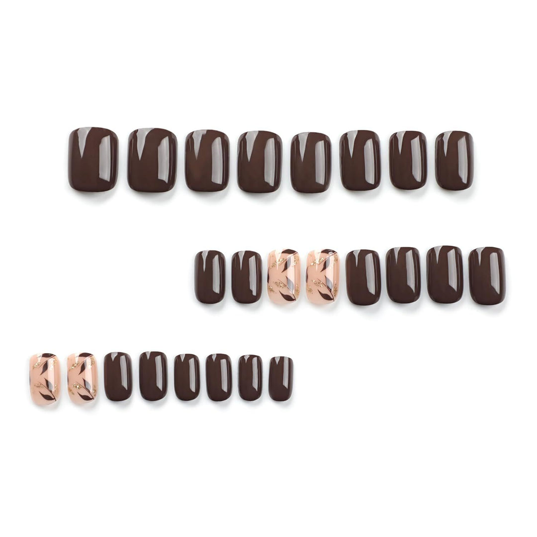 Nail set with elegant marble design and golden accents Kalsten