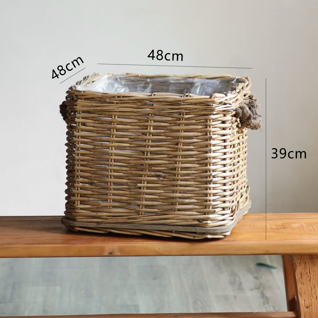 Storage basket with handcrafted details Kalsten