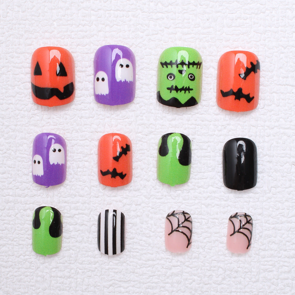 Nail art set with Halloween motifs and creative 3D accents Kalsten