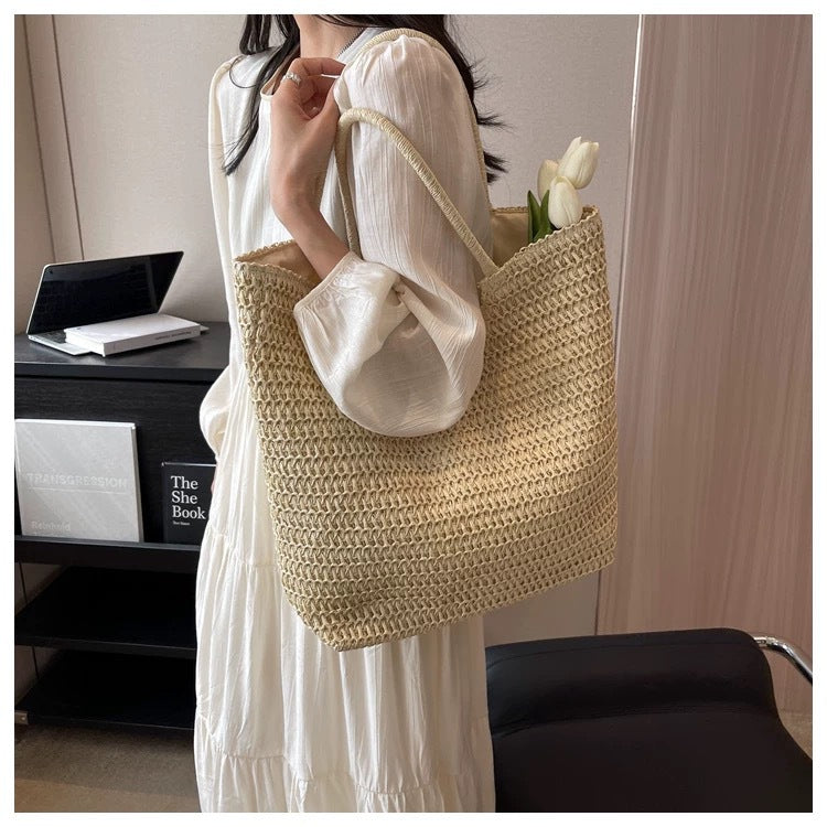 Handbag made of natural willow material with modern accents Kalsten