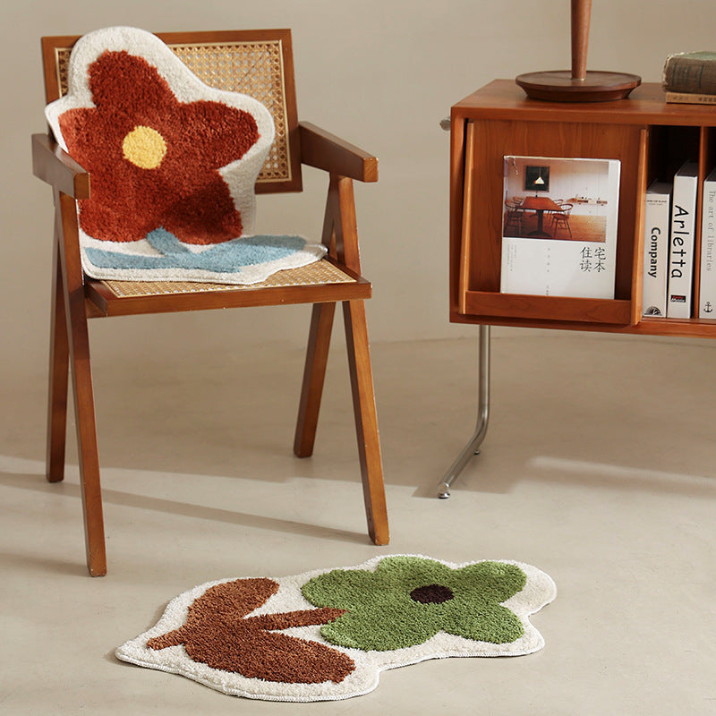 Flower-shaped hand-tufted bath mat with voluminous pile and non-slip latex backing Kalsten