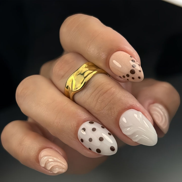 Artificial nails in refined dot design Kalsten