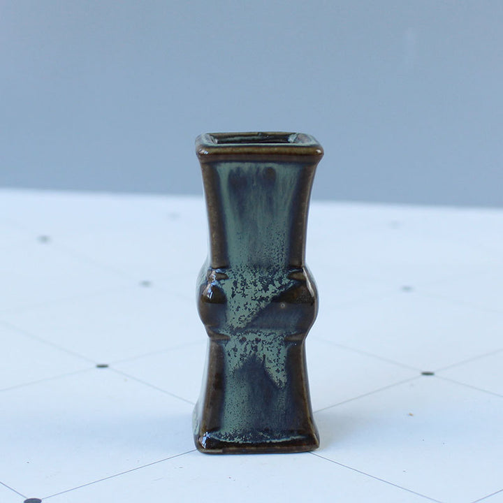 Elegant ceramic vase with artistic design Kalsten