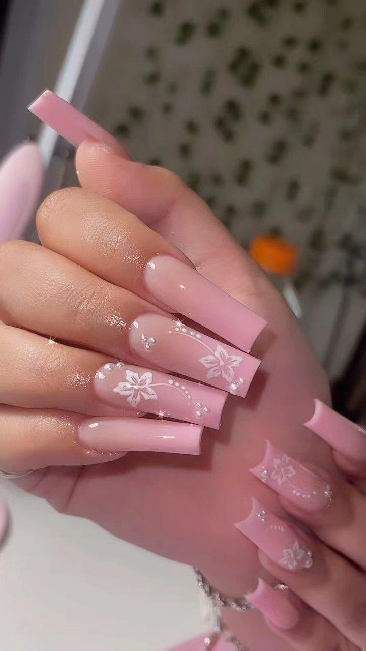 Decorative Floral Press-On Nail Set Kalsten