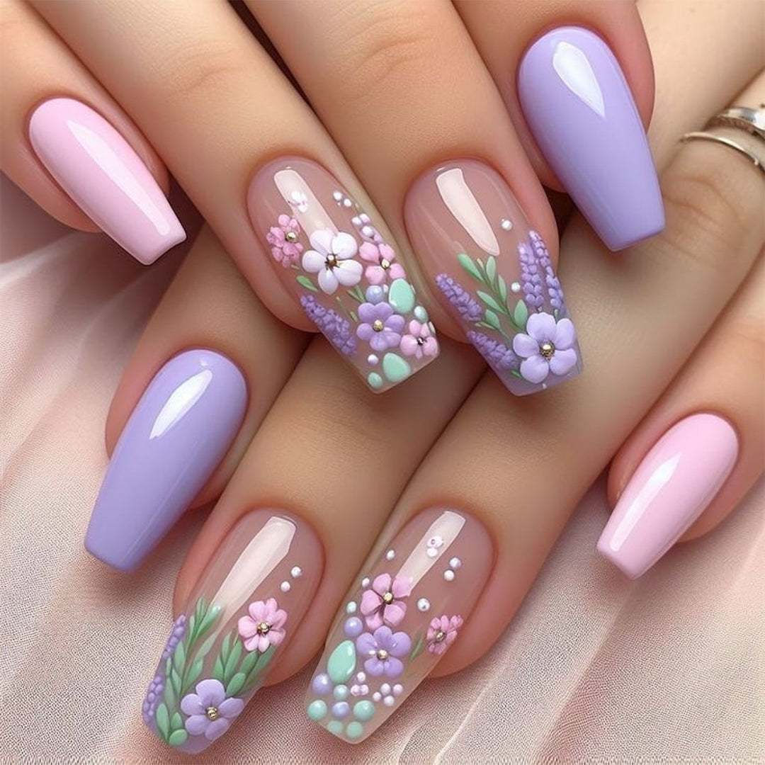 Elegant artificial nail art with delicate flower motifs Kalsten