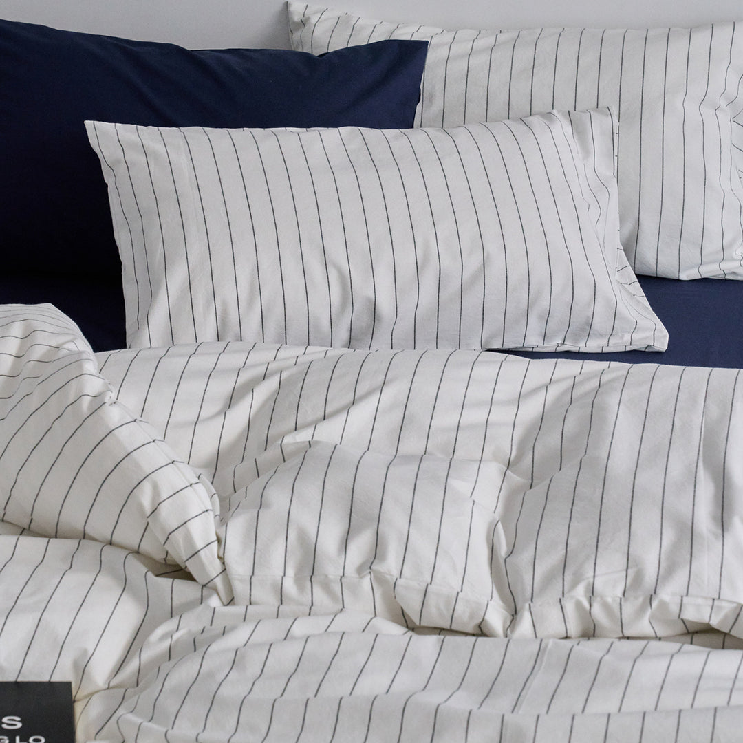 Striped bedding set made of cotton-linen with concealed zipper