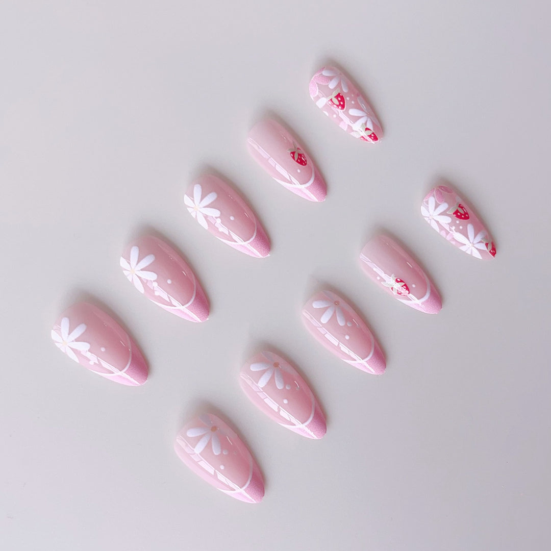 Artificial nail set with playful flower and strawberry motifs Kalsten