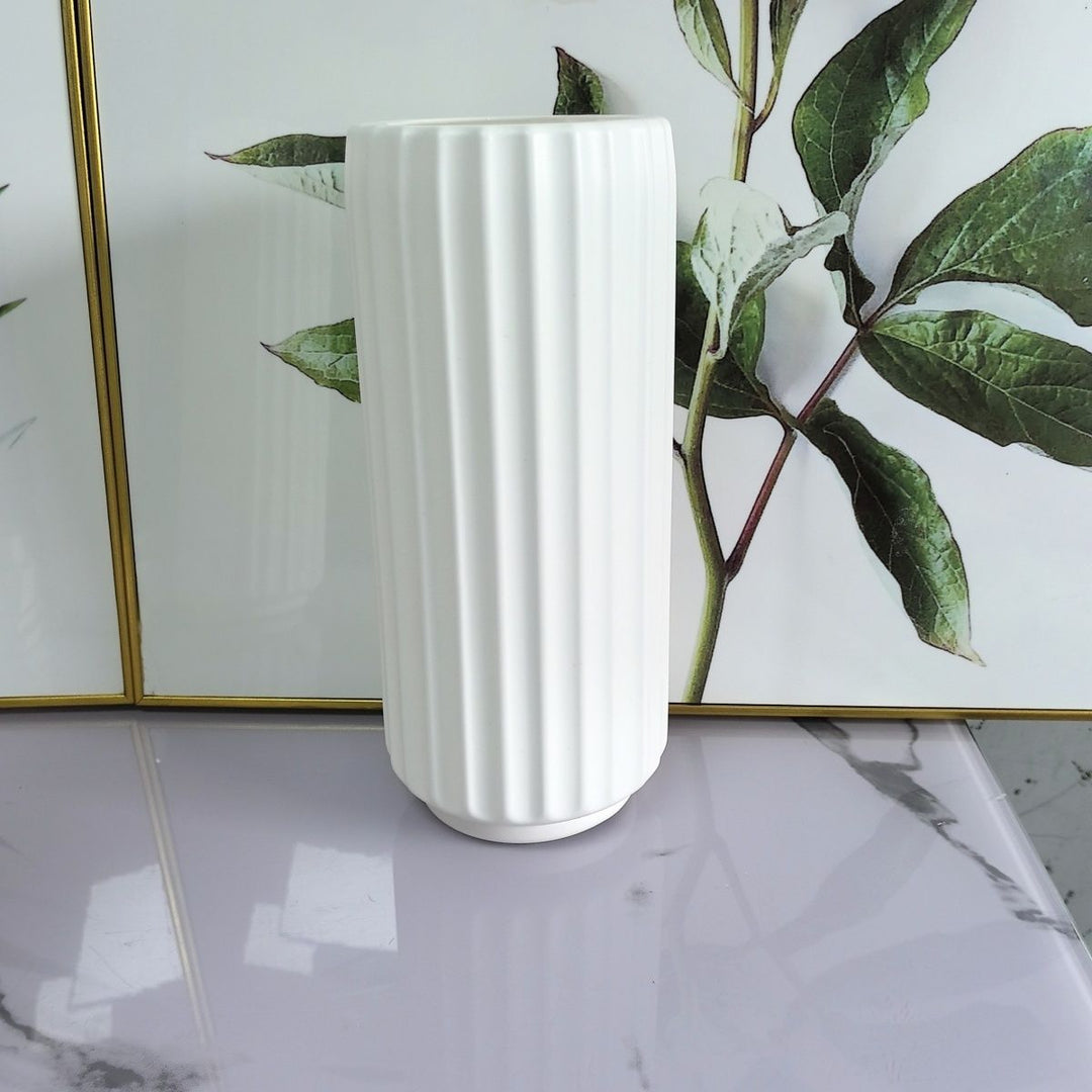 Decorative Vertical Ribbed Vase Kalsten