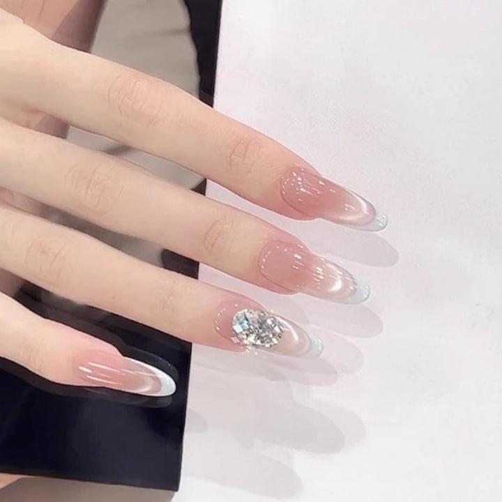 Artificial nails with glamorous accents Kalsten