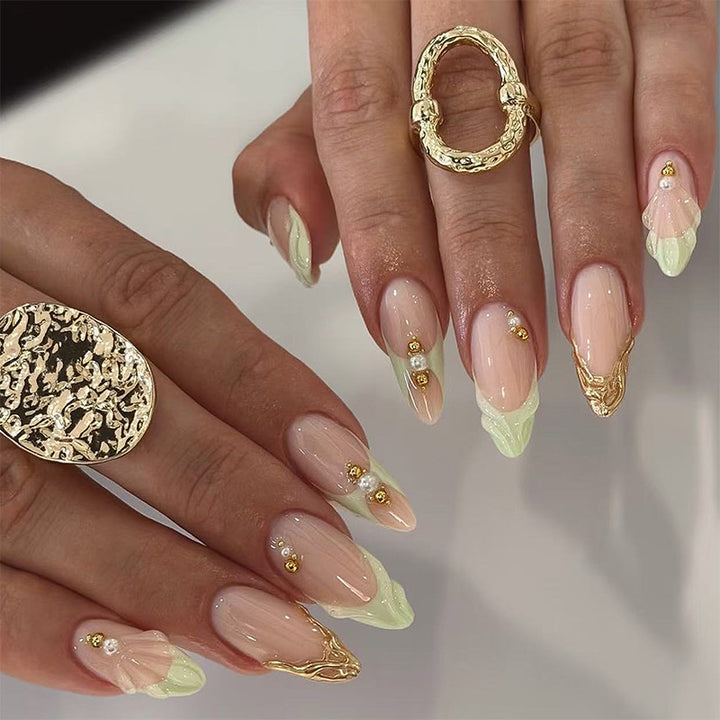 Artful nail set with floral accents Kalsten