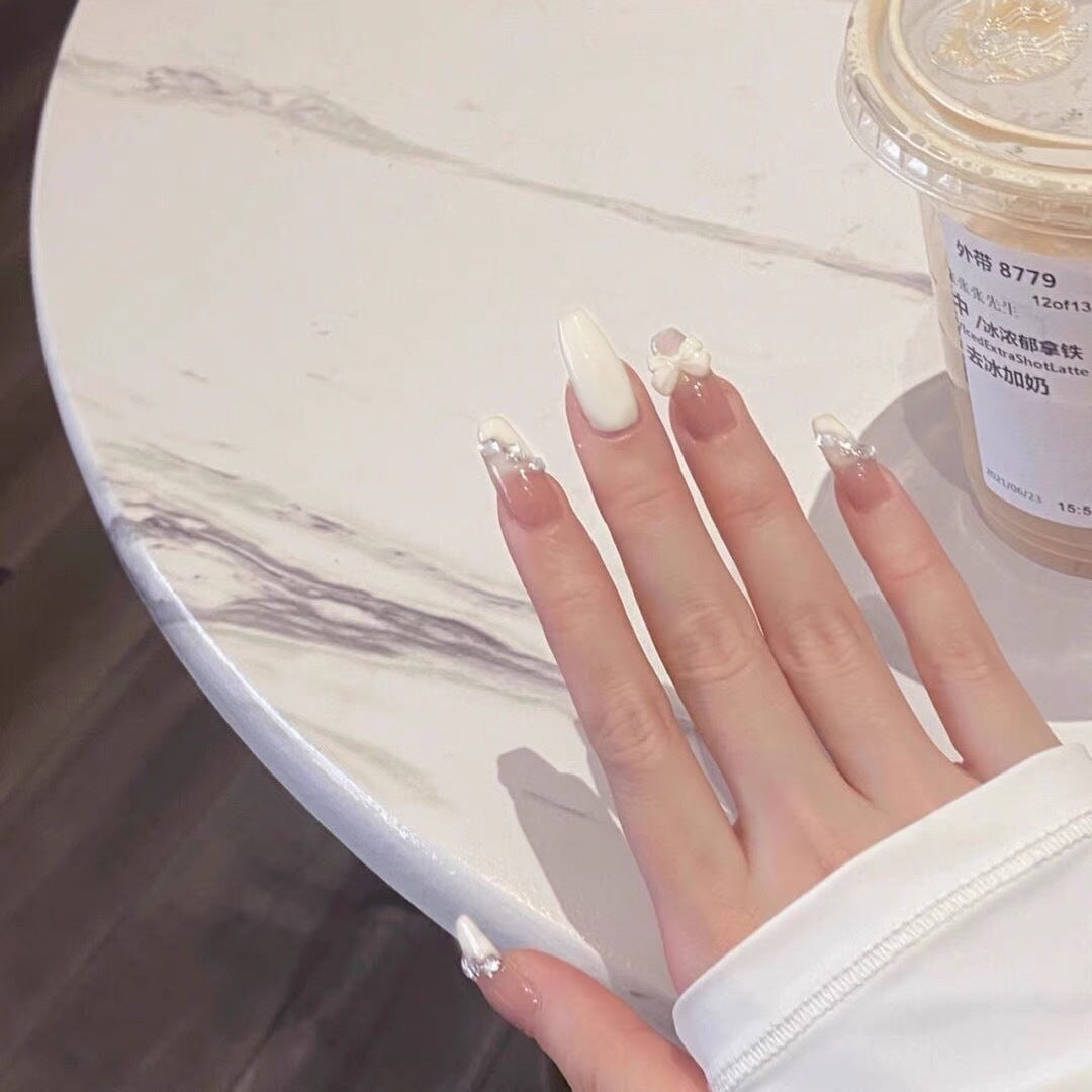 Elegant Press-On Nail Set with Decorative Floral Accents