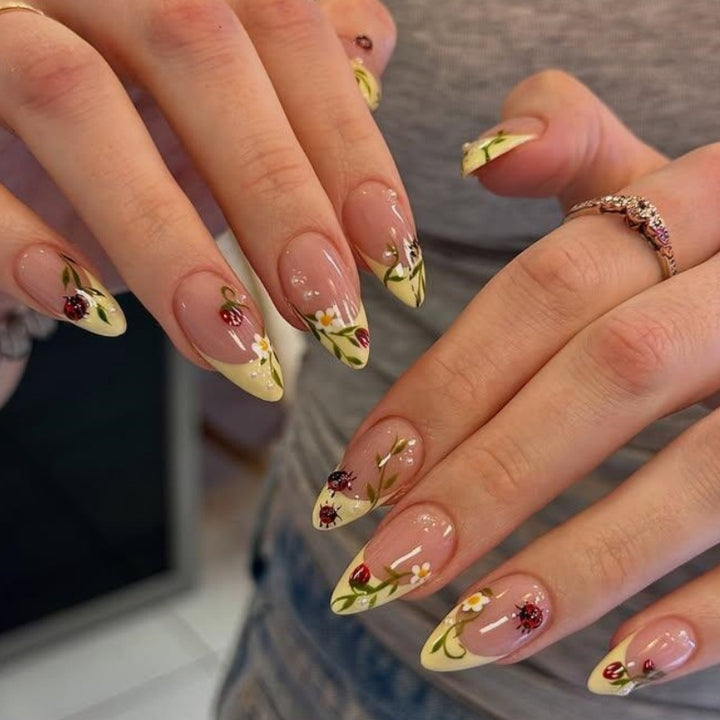 Decorative Floral Press-On Nail Set Kalsten